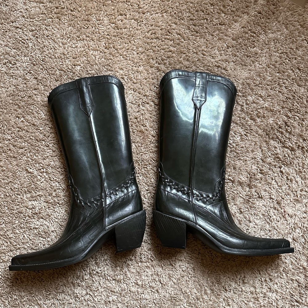 Like New rain boots size 9 Western Style Donald J Pilner